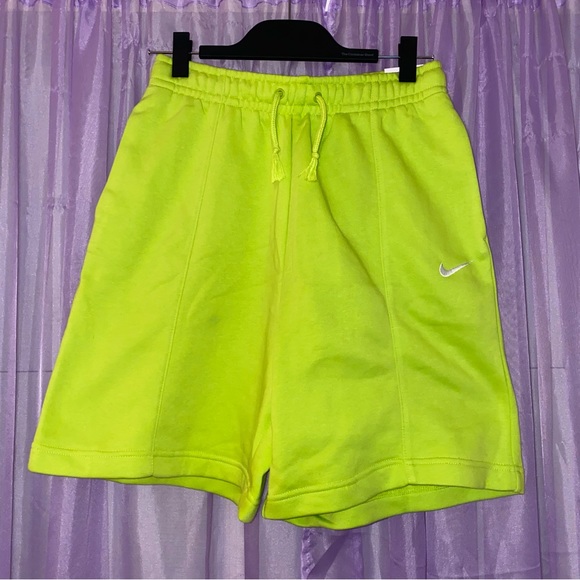 Nike Loose Fit High-Rise Green Sweat Shorts - Picture 1 of 4